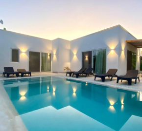 Lions Luxury Villa 2 - ZANZIBAR - Private Cook & Infinity Pool